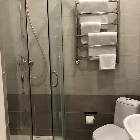 Hotel Gusarskiy And 3*