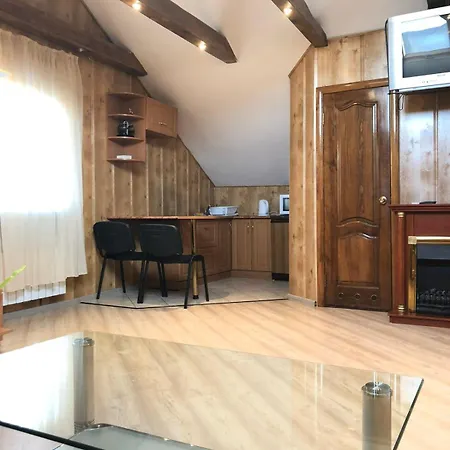 Hotel Gusarskiy And 3*